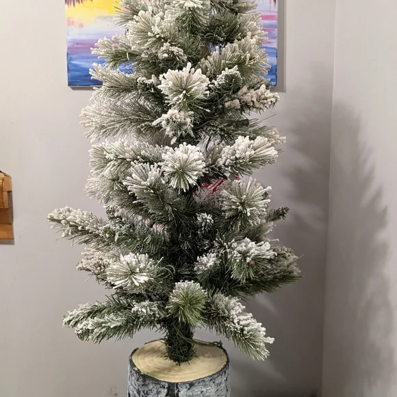 Holiday Time Pre-Lit Green Fir Tree with White Accents - Picture 4 of 7